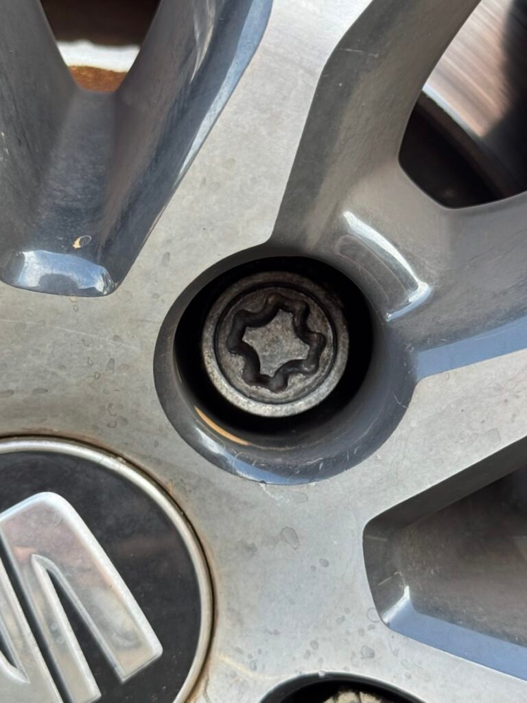 Seat Leon wheel locking nut key replacement