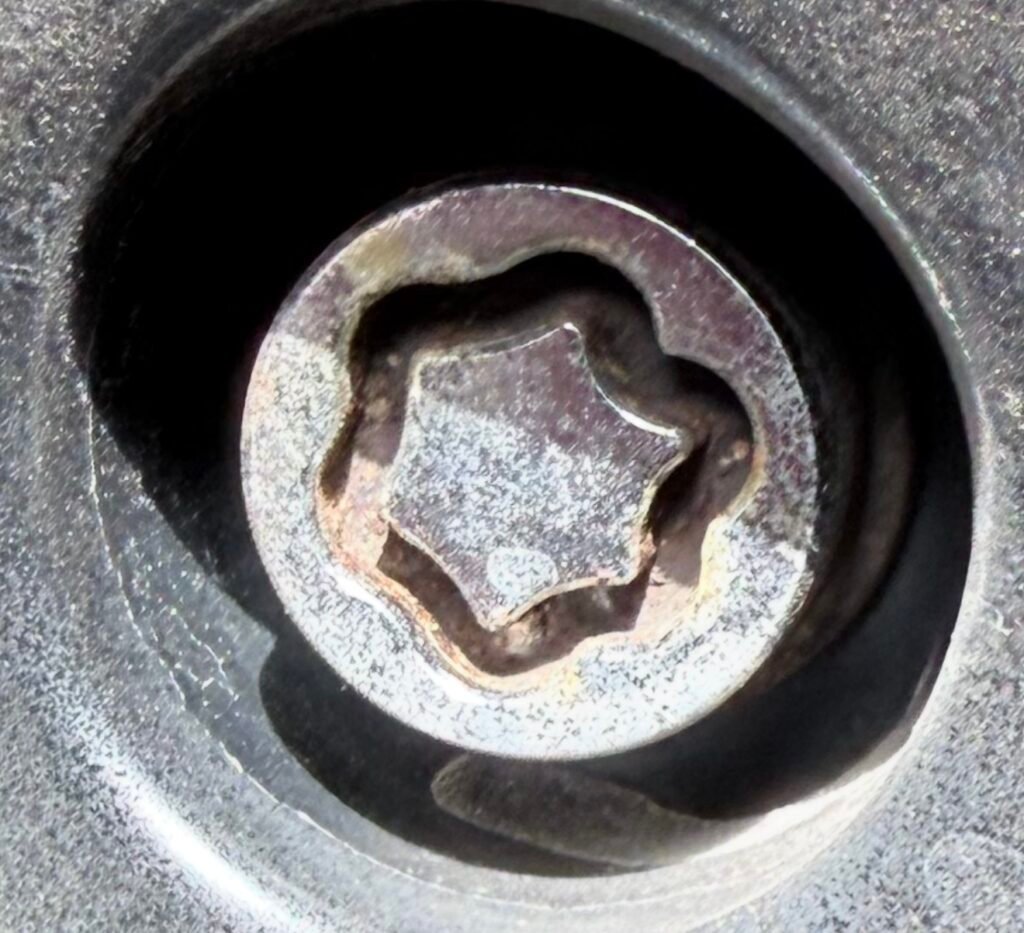 Seat Leon wheel locking nut key replacement
