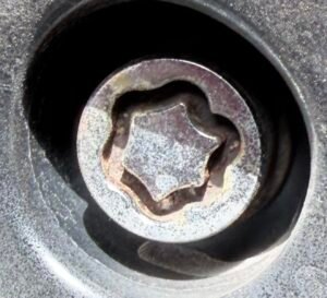 Seat Leon wheel locking nut key replacement