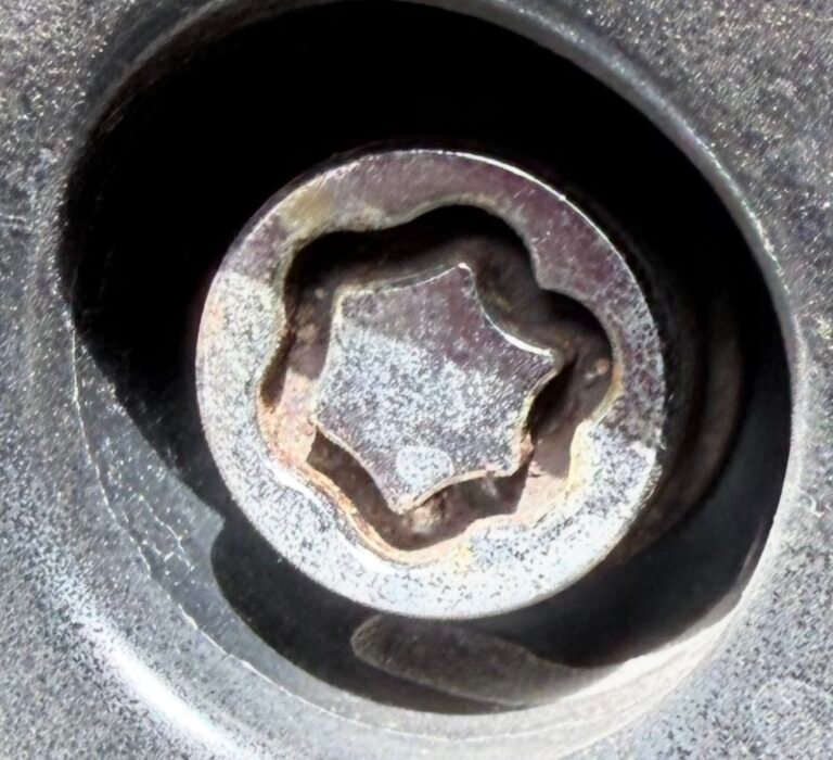 Seat Leon wheel locking nut key replacement