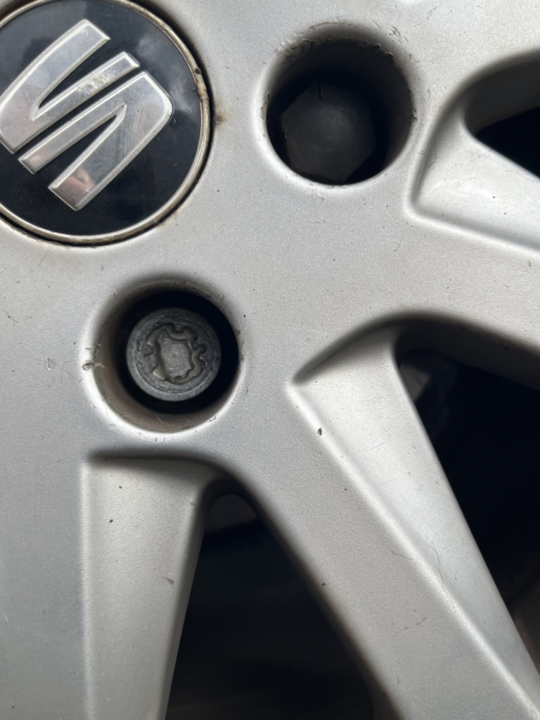 Seat Leon wheel locking nut key replacement