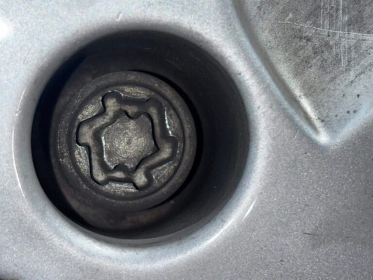 Seat Leon wheel locking nut key replacement