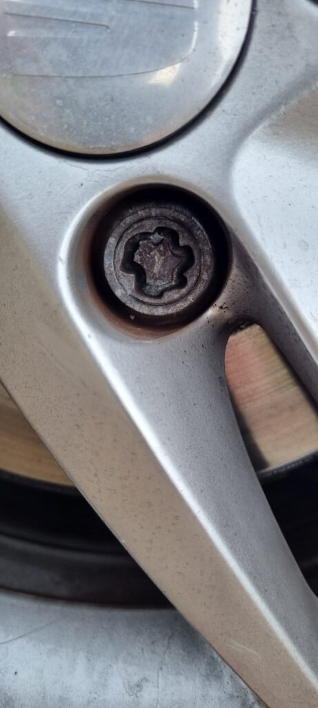 Seat Mii wheel locking nut key replacement