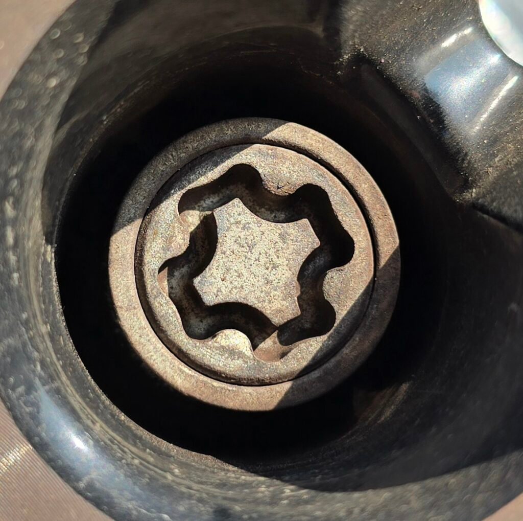 Seat Leon locking wheel nut