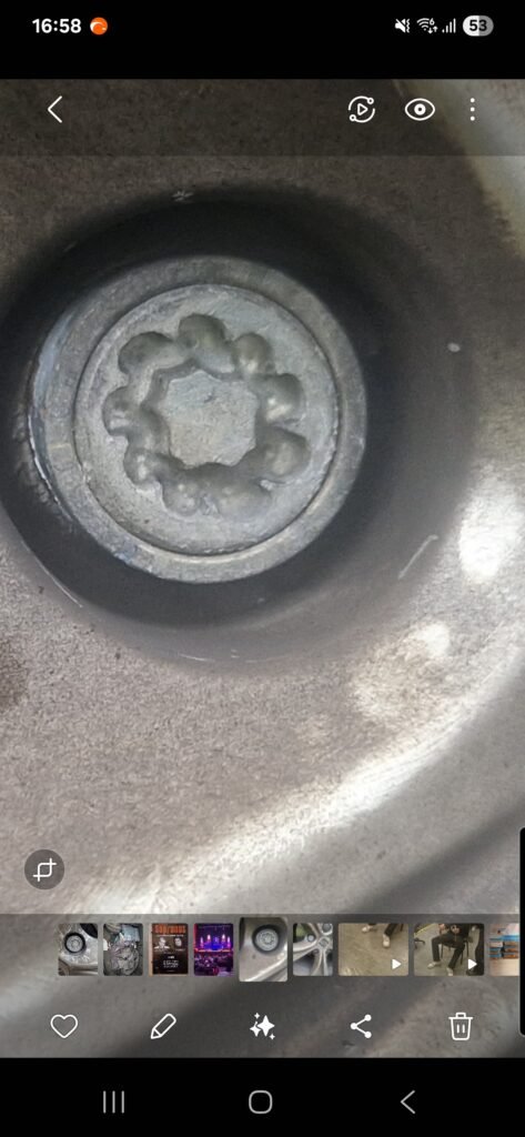 Seat Leon Fr tsi 1.5 locking wheel nut key