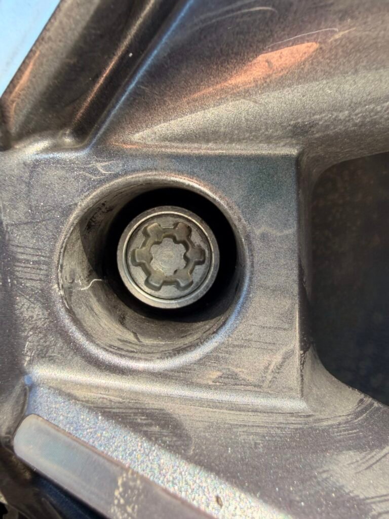 Skoda Enyaq IV VRS 2023 wheel locking nut key replacement