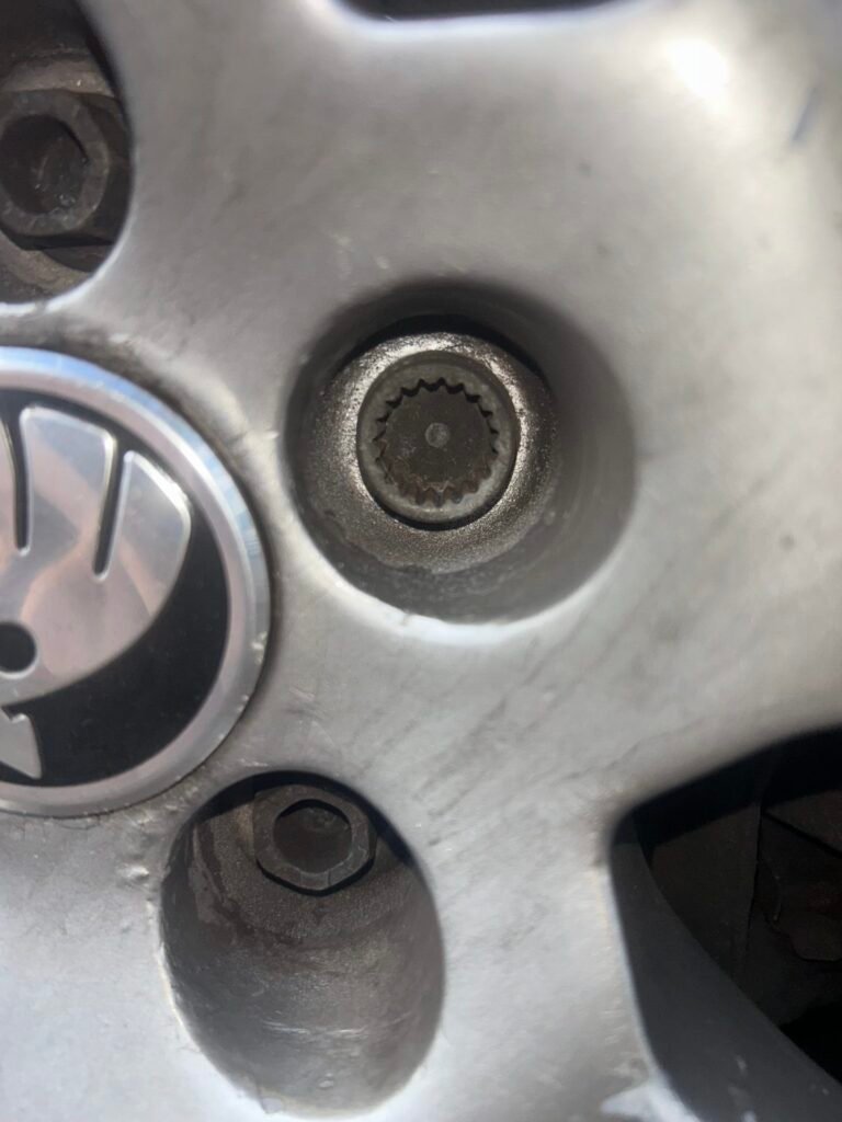 Skoda Fabia wheel locking nut key replacement