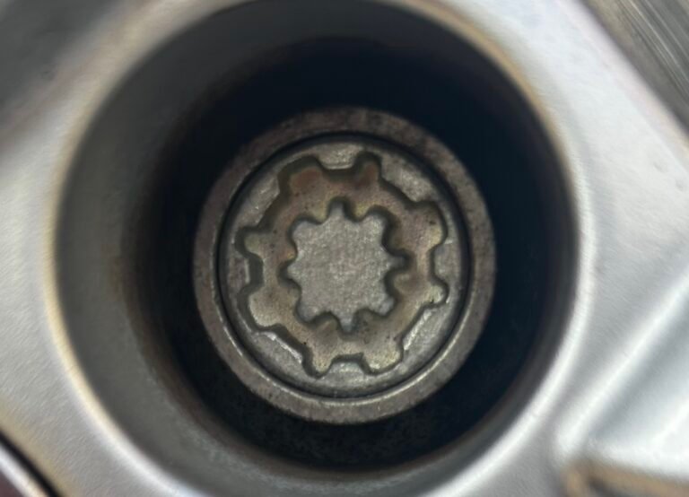 Skoda Fabia wheel locking nut key replacement
