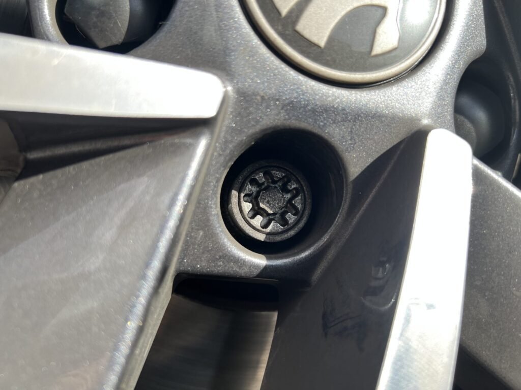 SKODA KAROQ wheel locking nut key replacement