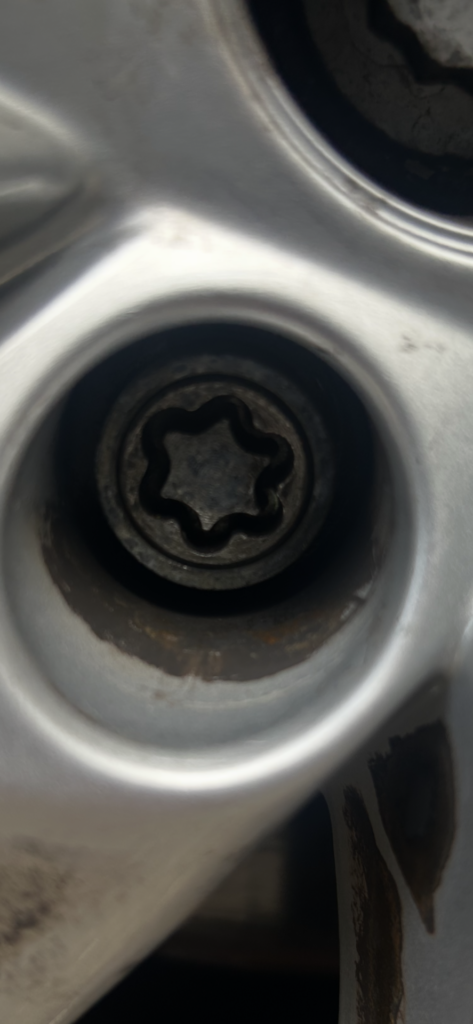 Skoda Karoq wheel locking nut key replacement