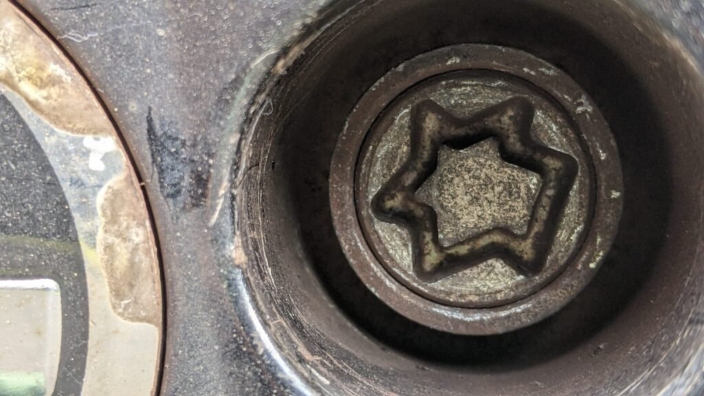Skoda Rapid (spaceback) wheel locking nut key replacement