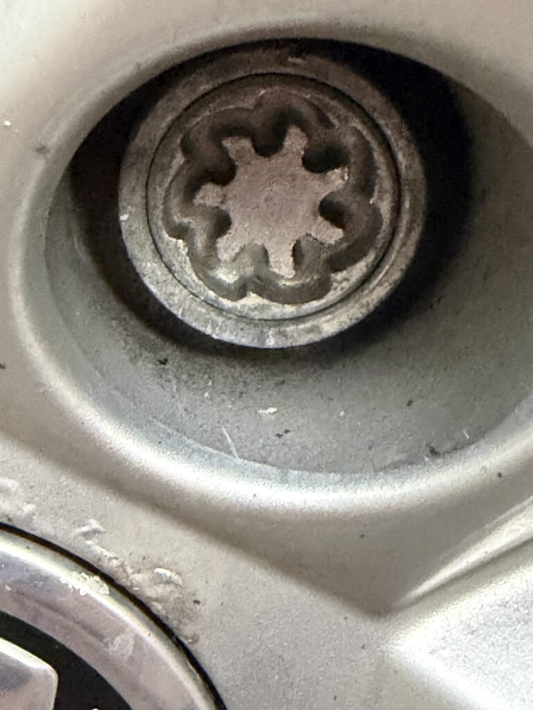 Skoda Superb iv wheel locking nut key replacement