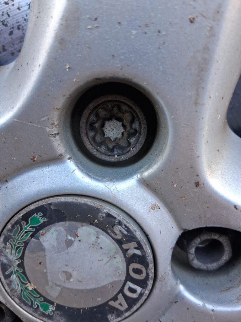 Skoda Fabia mk2 wheel lock key code
