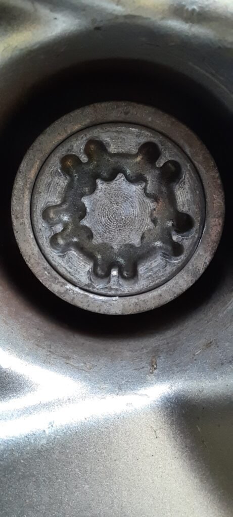 Skoda Octavia wheel locking key