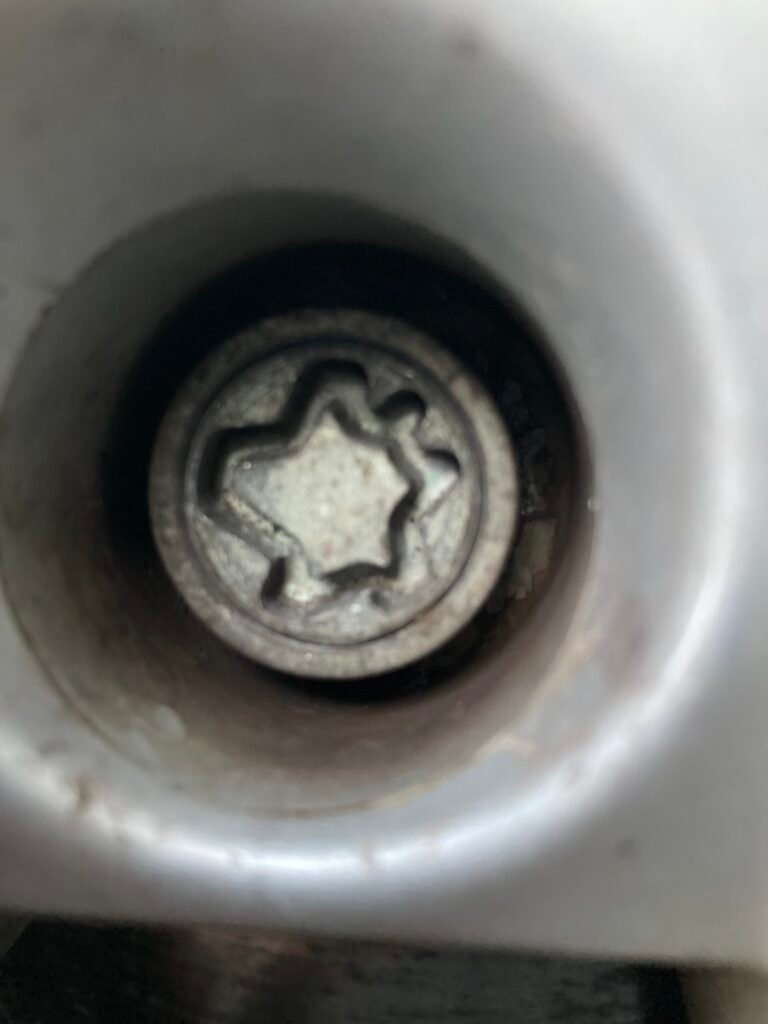 Skoda Octavia locking wheel nut