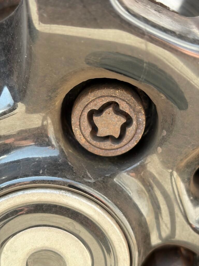 smart forfour wheel locking nut key replacement