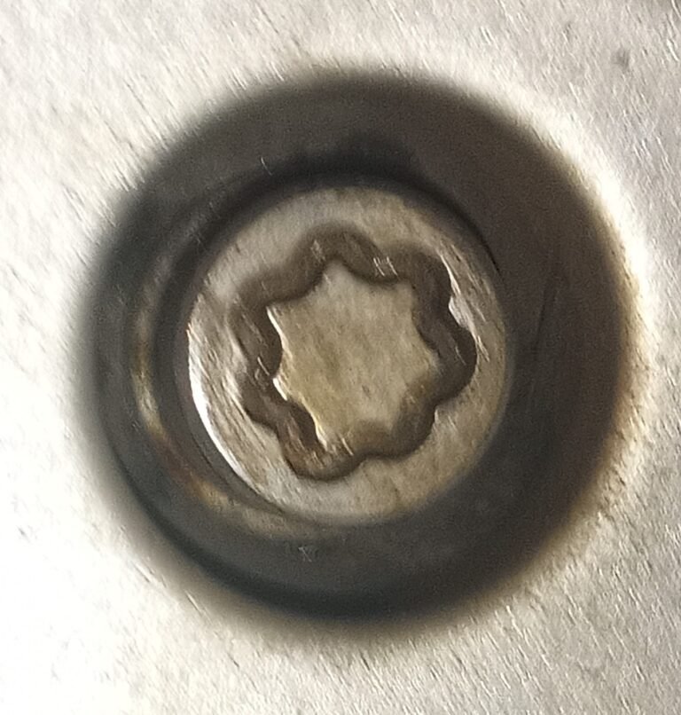 Smart For two, 450, year 2002 locking wheel nut