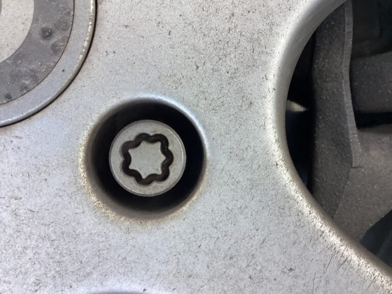 Smart For two, year 2000, model 450 wheel locking nut
