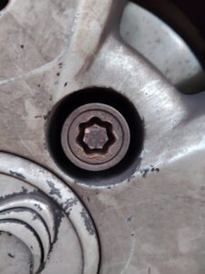 SSANGYONG KORANDOSPORTS wheel locking nut key replacement