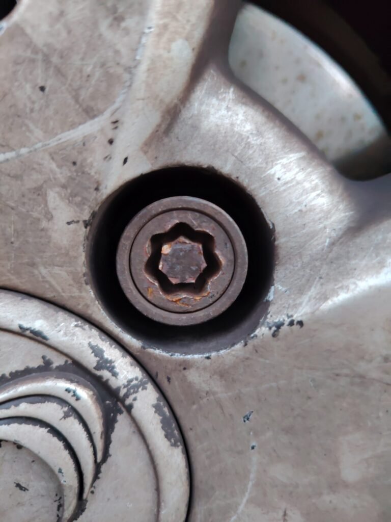 SSANGYONG KORANDOSPORTS wheel locking nut key replacement