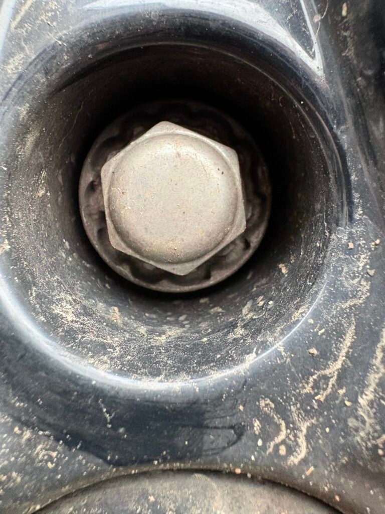 Ssangyong Musso Saracen locking wheel nut key