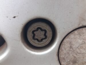 Suzuki 2004 Ignis 4grip wheel locking nut key replacement