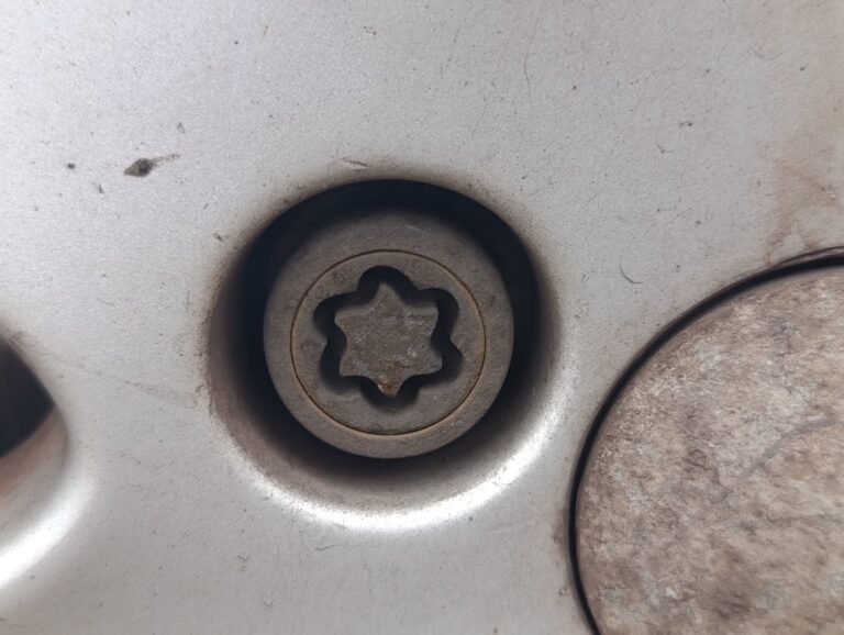 Suzuki 2004 Ignis 4grip wheel locking nut key replacement