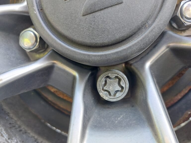 Suzuki Jimny 2019 wheel locking nut key replacement