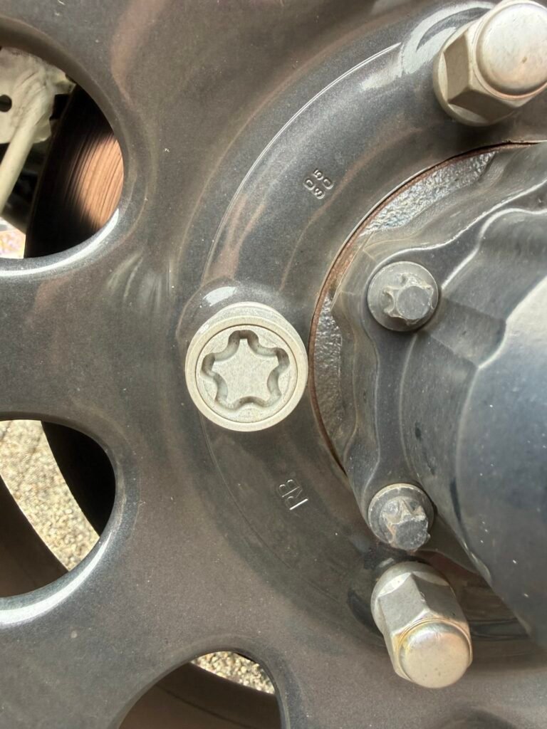 Suzuki Jimny wheel locking nut key replacement