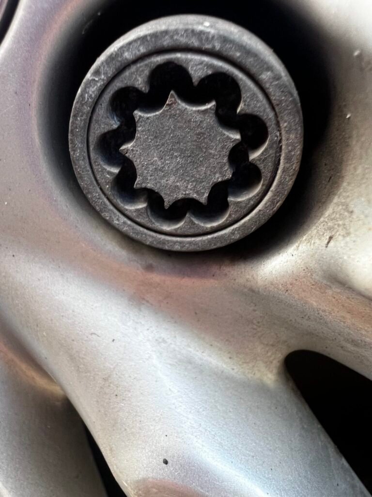 Suzuki Swift wheel locking nut key replacement