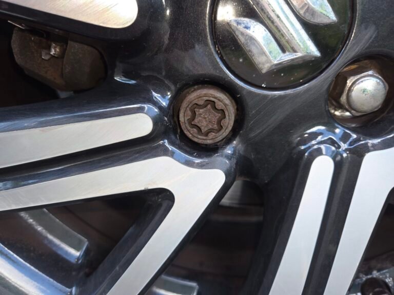Suzuki Swift wheel locking nut key replacement