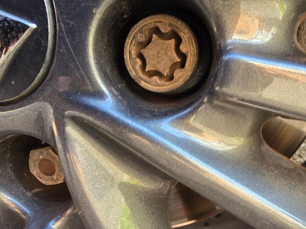 Suzuki Swift Sport 2013 wheel locking nut key replacement