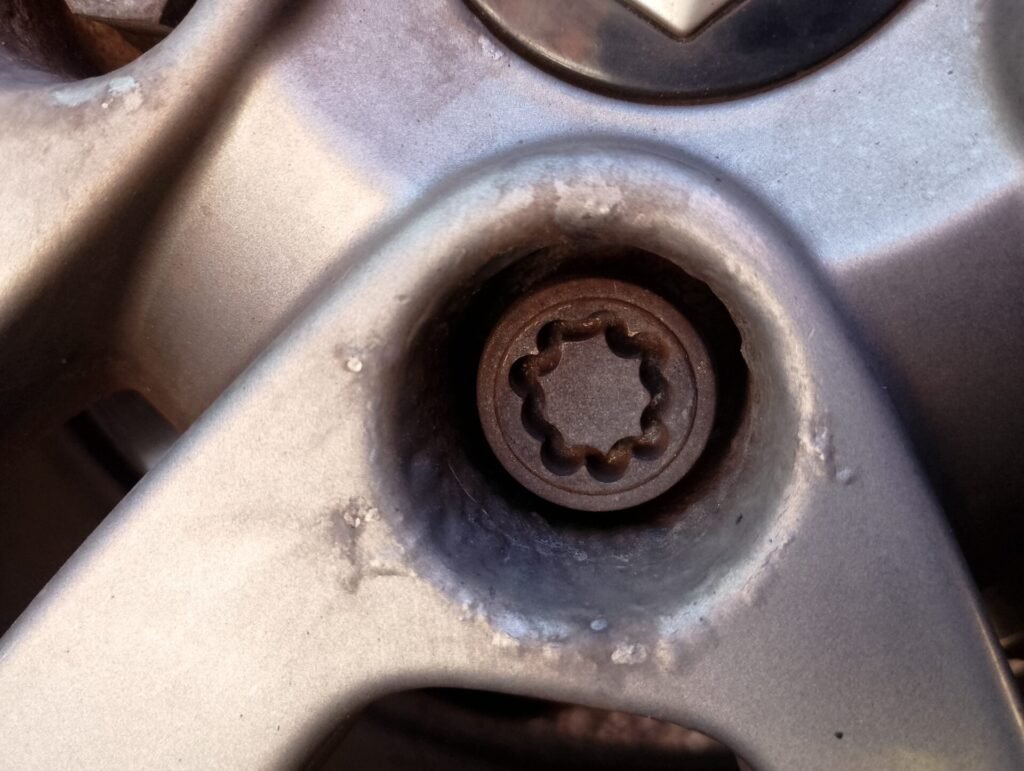 Suzuki Vitara wheel locking nut key replacement