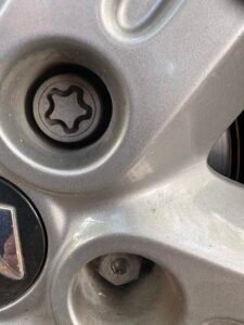 Suzuki Vitara wheel locking nut key replacement