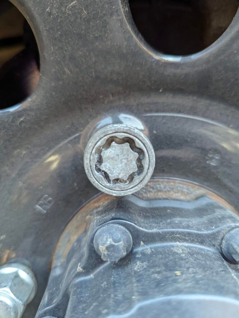 Suzuki Jimny locking wheel nut key