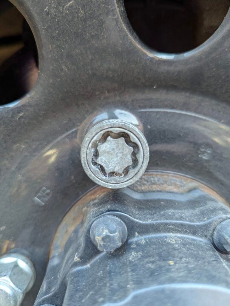 Suzuki Jimny locking wheel nut key