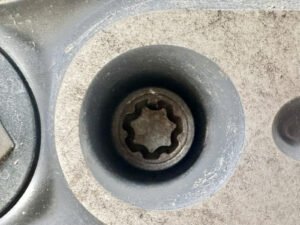 Suzuki VITARA locking wheel nut