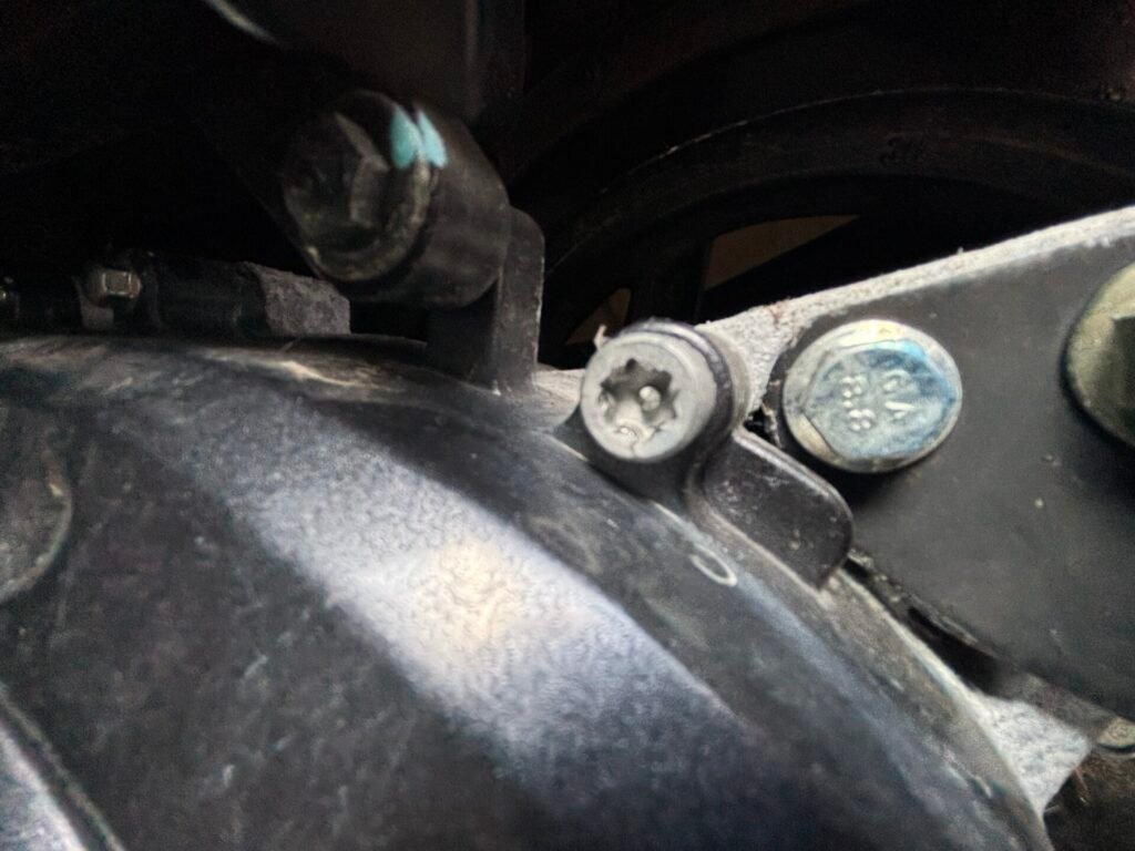 Sym Sum mask 50cc 2022 wheel locking nut key replacement