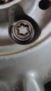 T T locking wheel nut key