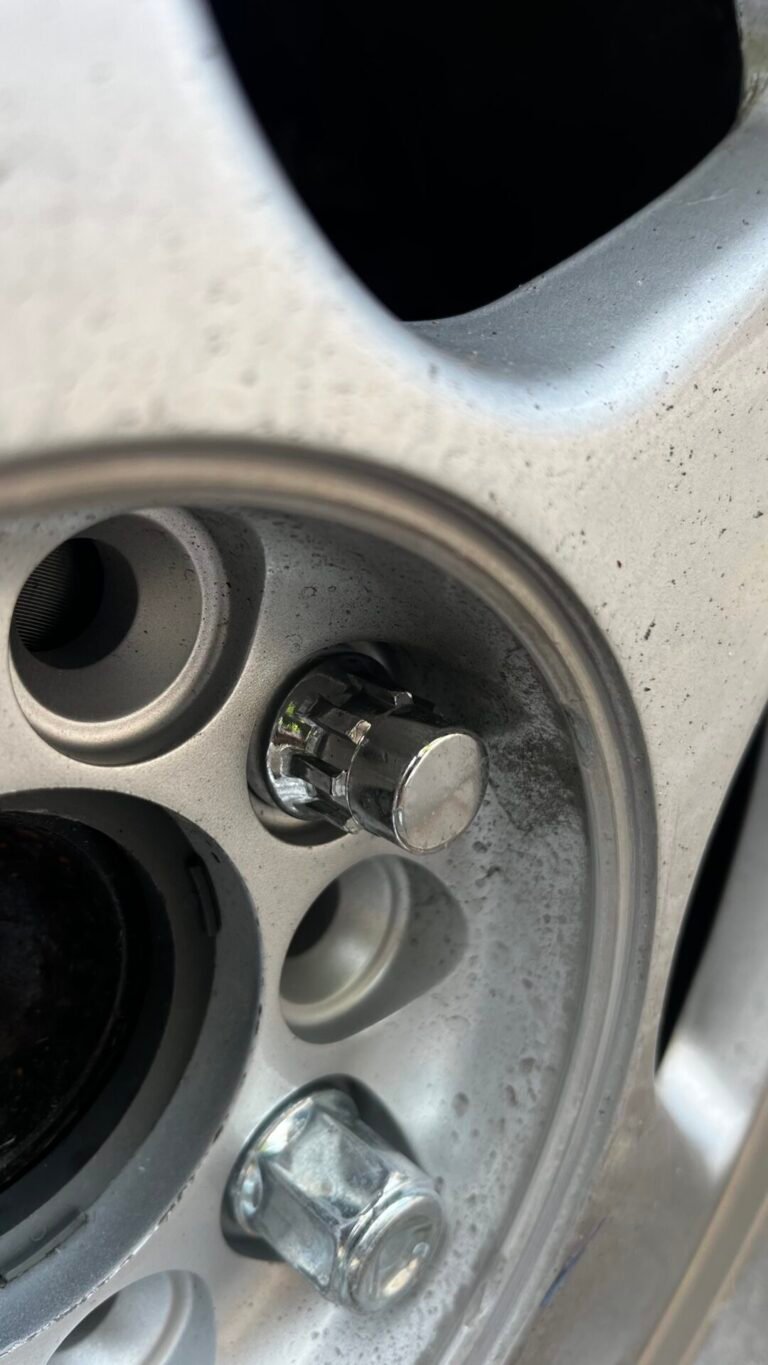 Toyota Alphad 3.0 V6 MZG wheel locking nut key replacement
