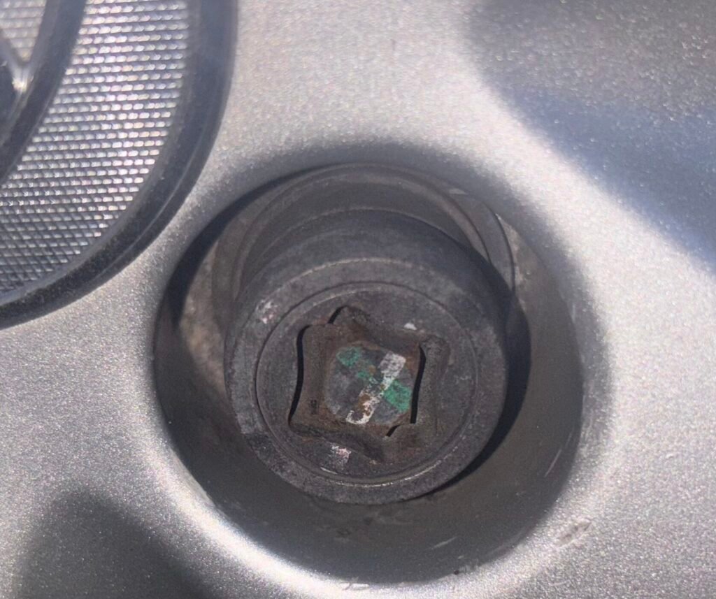 Toyota Prius Zvw30 wheel locking nut key replacement
