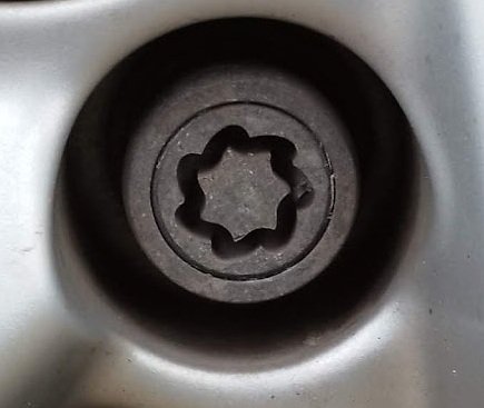 Toyota Auris wheel locking nut key replacement