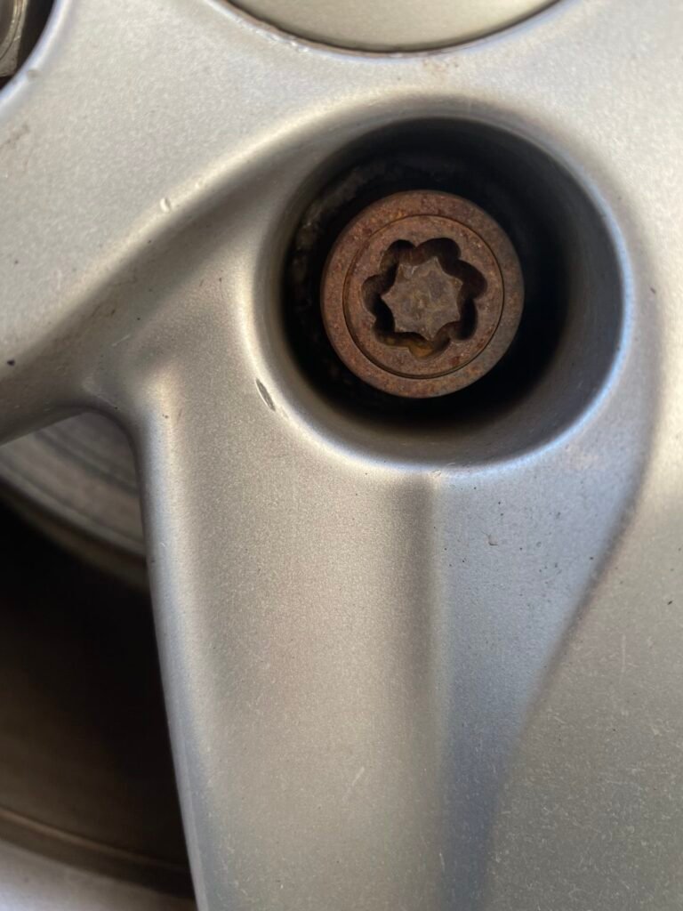 Toyota Auris wheel locking nut key replacement