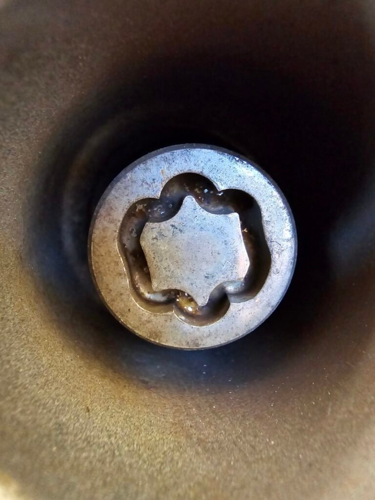 toyota Avensis wheel locking nut key replacement