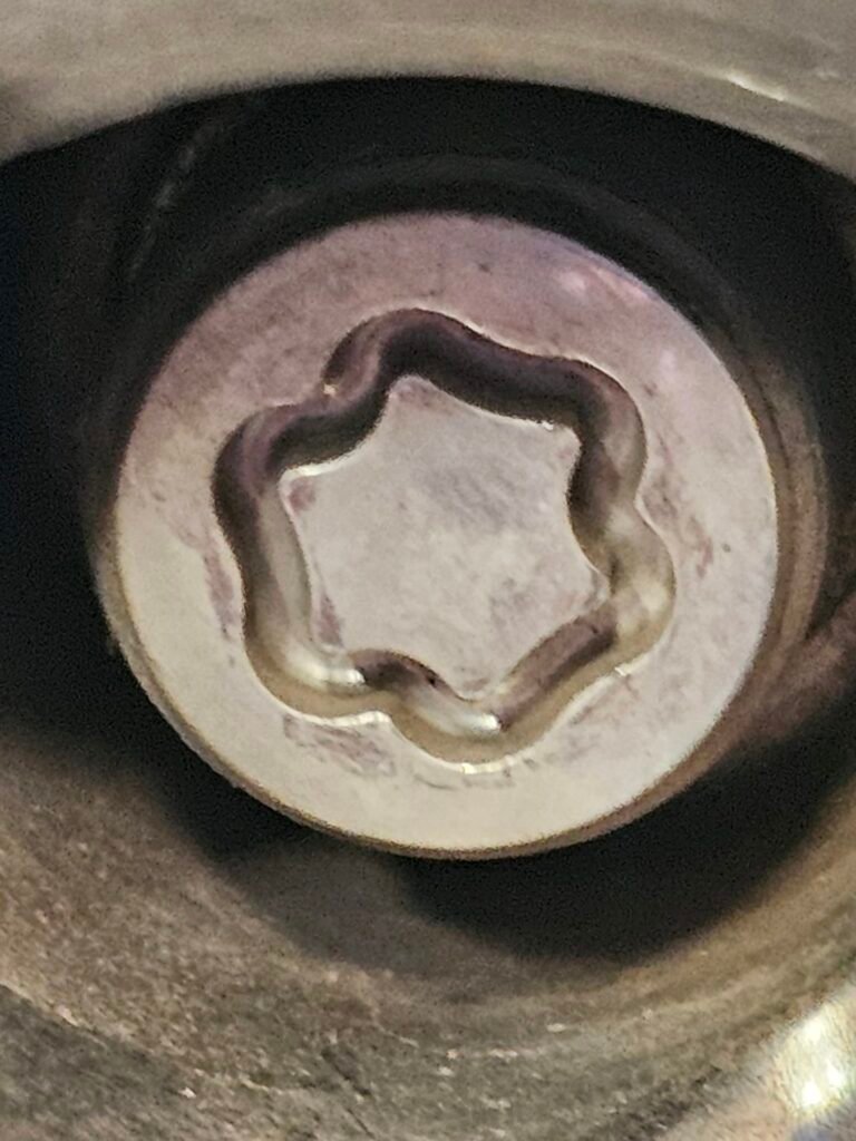 Toyota RAV 4 2021 wheel locking nut key replacement