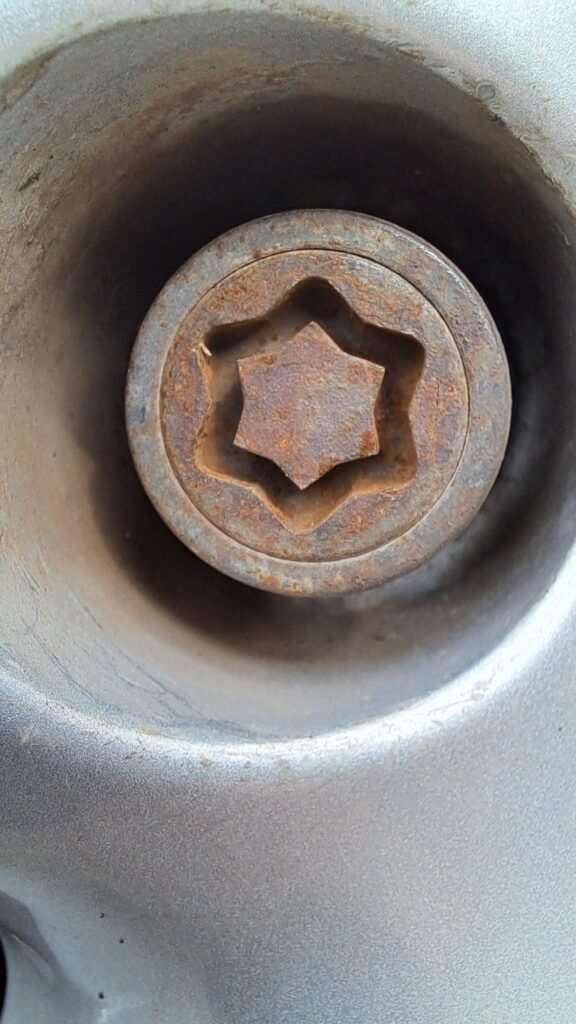 Toyota RAV4 2004 Diesel wheel locking nut key replacement