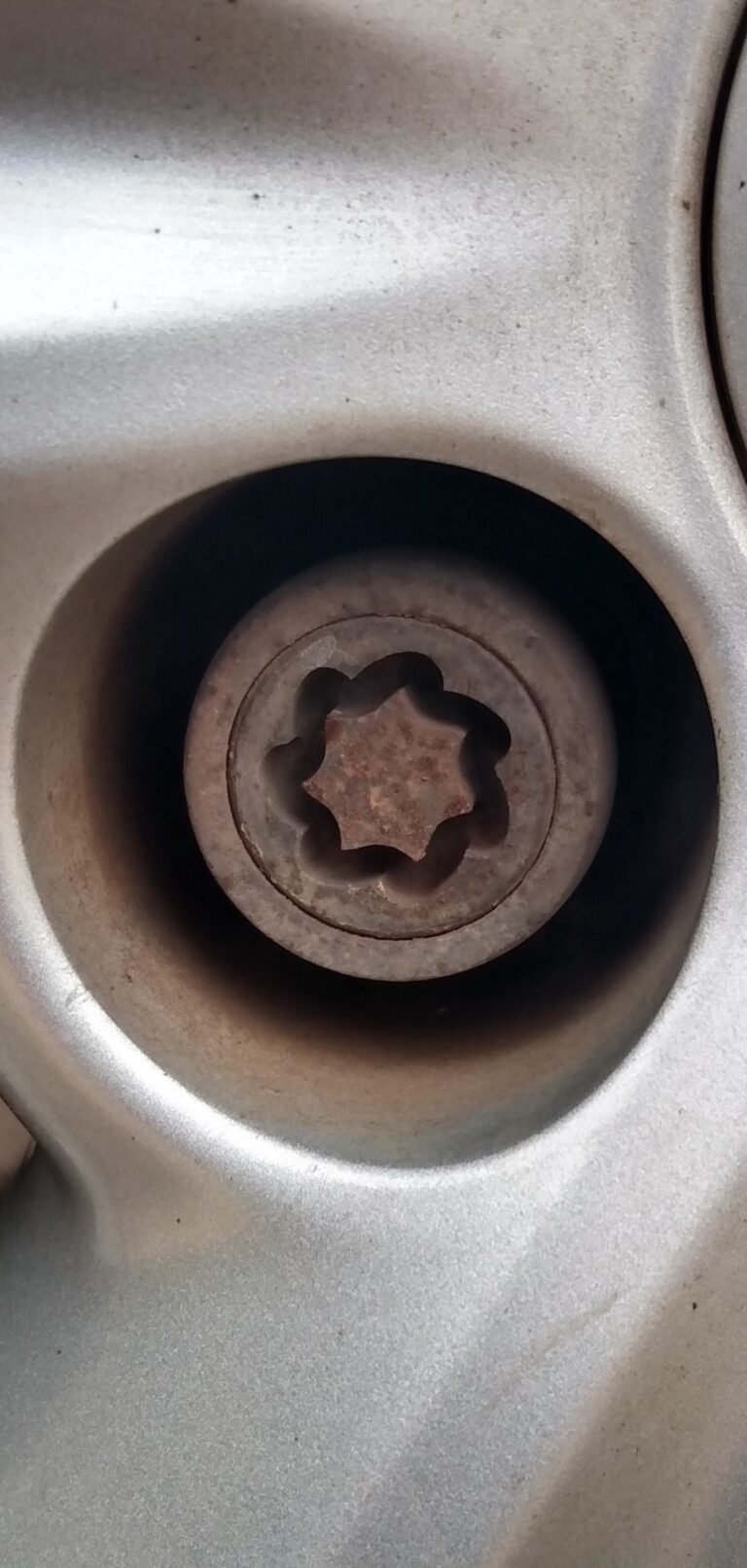 Toyota RAV4 wheel locking nut key replacement