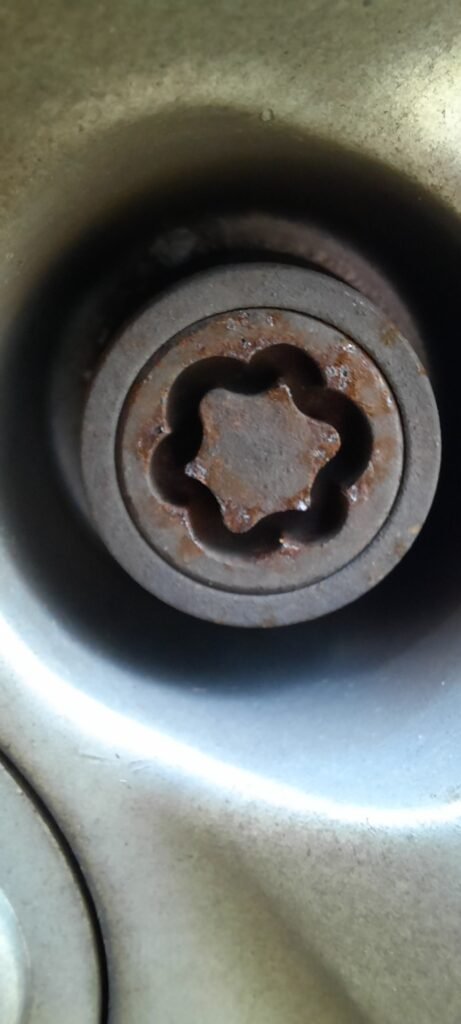 Toyota Auris wheel lock key code