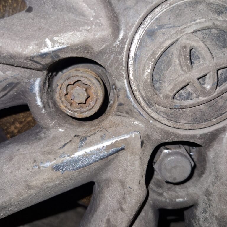 Toyota Avensis wheel locking key
