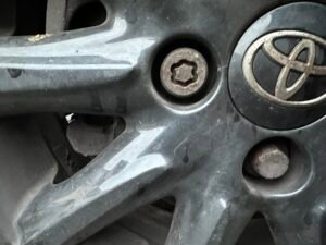 Toyota Aygo 2017 locking wheel nut